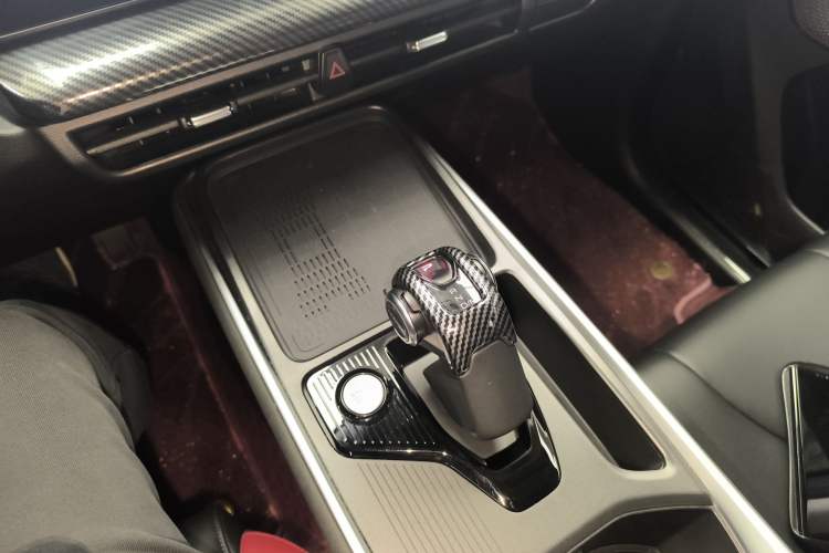 Used Haval X DOG 2022 1.5T DCT Two-Wheel Drive Trendy Sound Edition Gear Lever