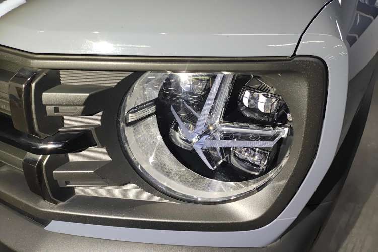 Used Haval X DOG 2022 1.5T DCT Two-Wheel Drive Trendy Edition Left Front Headlight