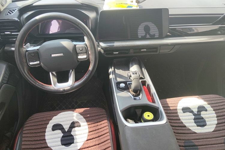 Used Haval X DOG 2022 1.5T DCT Two-Wheel Drive Trendy & Cool Edition Center Console
