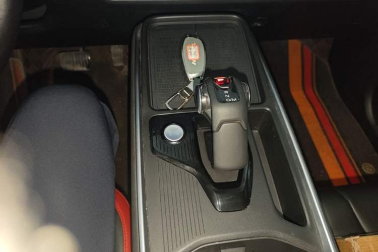 Used Haval X DOG 2022 1.5T DCT Two-Wheel Drive Trendy Edition Gear Lever