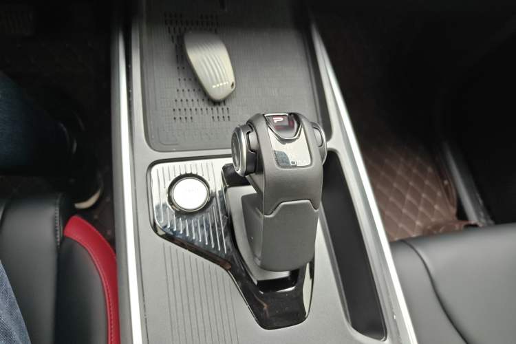 Used Haval X DOG 2022 1.5T DCT Two-Wheel Drive Trendy Edition Gear Lever
