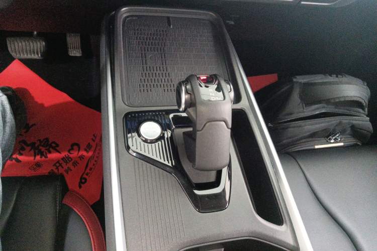 Used Haval X DOG 2022 1.5T DCT Two-Wheel Drive Trendy & Cool Edition Gear Lever