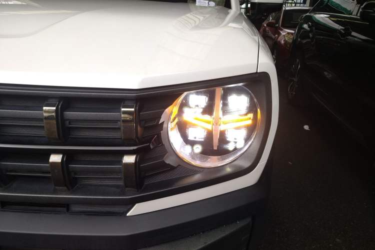 Used Haval X DOG 2022 1.5T DCT Four-Wheel Drive Trendy Wild Edition Left Front Headlight