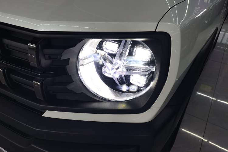 Used Haval X DOG 2022 1.5T DCT Two-Wheel Drive Trendy Sound Edition Left Front Headlight