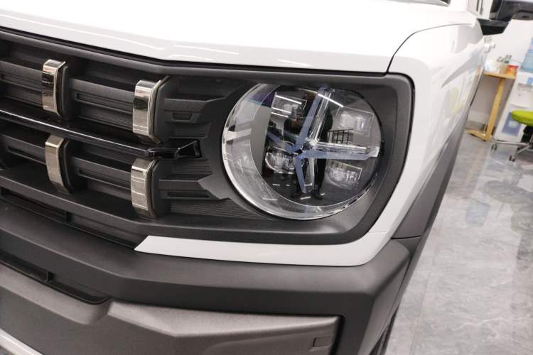 Used Haval X DOG 2022 1.5T DCT Two-Wheel Drive Trendy Edition Left Front Headlight