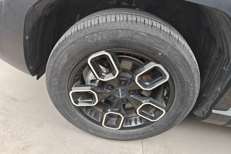 Used Haval X DOG 2022 1.5T DCT Two-Wheel Drive Trendy Edition Left Front Wheel Hub