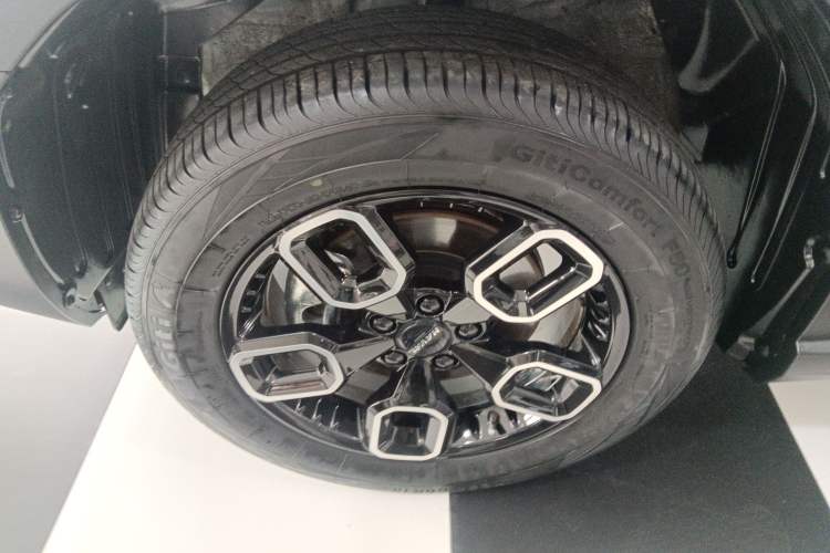 Used Haval X DOG 2022 1.5T DCT Two-Wheel Drive Trendy & Cool Edition Left Front Wheel Hub