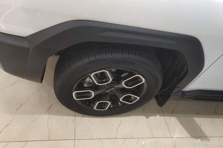 Used Haval X DOG 2022 1.5T DCT Two-Wheel Drive Trendy Edition Left Front Wheel Hub