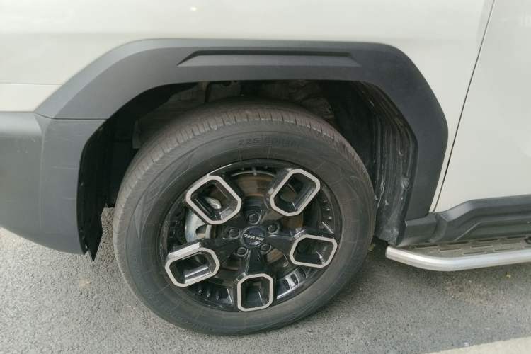 Used Haval X DOG 2022 1.5T DCT Two-Wheel Drive Trendy Edition Left Front Wheel Hub
