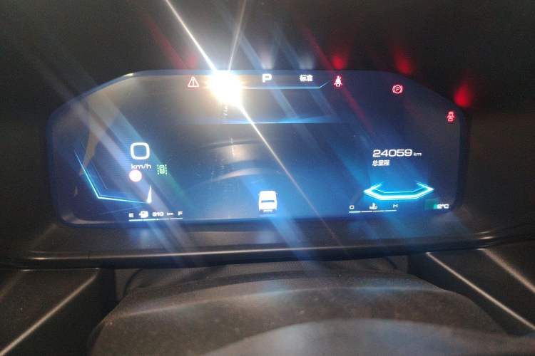 Used Haval X DOG 2022 1.5T DCT Four-Wheel Drive Trendy Wild Edition Odometer Close Up
