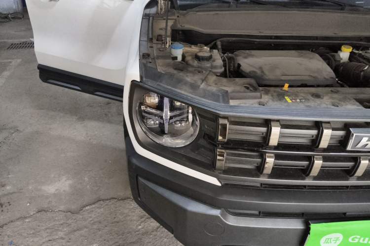 Used Haval X DOG 2022 1.5T DCT Four-Wheel Drive Trendy Wild Edition Right Front Headlight