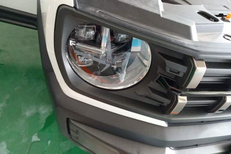 Used Haval X DOG 2022 1.5T DCT Two-Wheel Drive Trendy Edition Right Front Headlight
