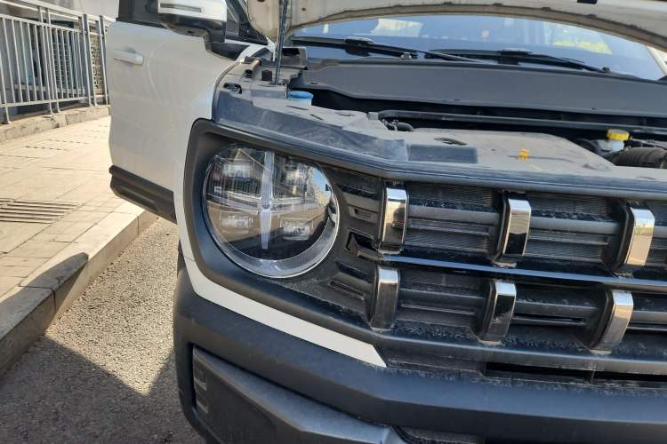 Used Haval X DOG 2022 1.5T DCT Two-Wheel Drive Trendy Edition Right Front Headlight