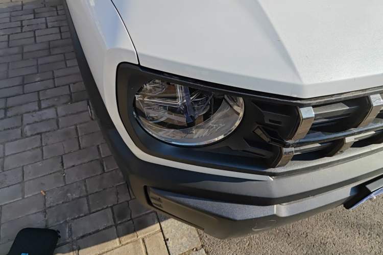 Used Haval X DOG 2022 1.5T DCT Two-Wheel Drive Trendy Edition Right Front Headlight