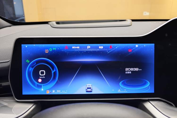 Used Haval XY 2022 2.0T Smart Edition Odometer Close Up