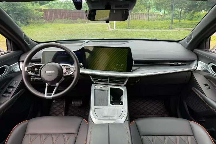 Used Haval XY 2022 1.5T Smart Edition Center Console