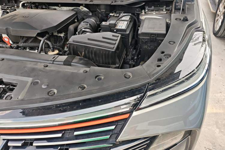 Used Haval XY 2022 2.0T ZhiZun All-Wheel-Drive Version Engine Bay Left