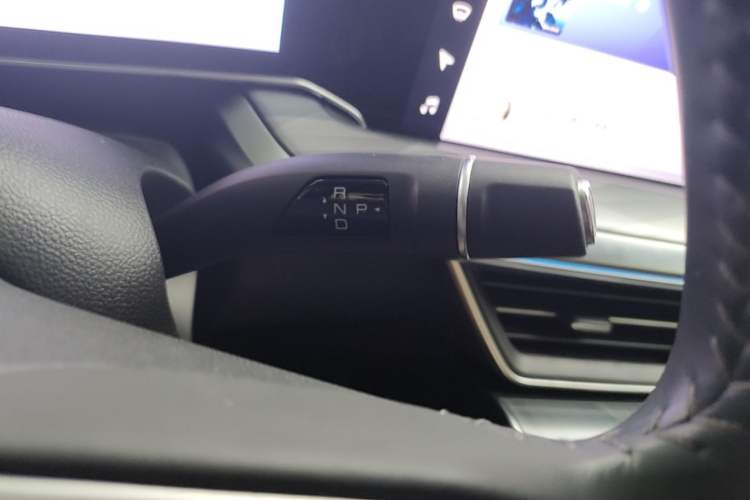 Used Haval XY 2022 1.5T Smart Edition Gear Lever