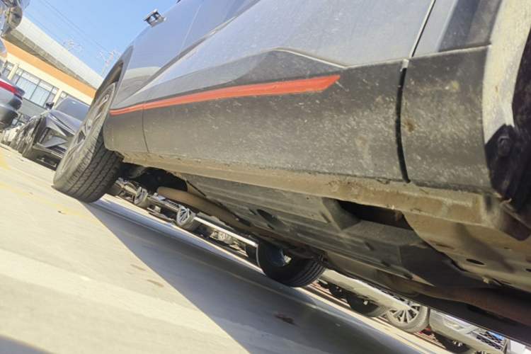 Used Haval XY 2022 1.5T ZhiZun Edition Right Side Sill