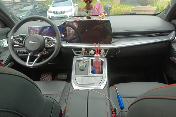 Used Haval XY 2022 2.0T Smart Edition Center Console