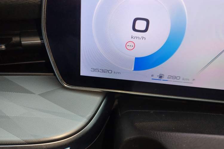 Used Haval XY 2022 1.5T Smart Edition Odometer Close Up