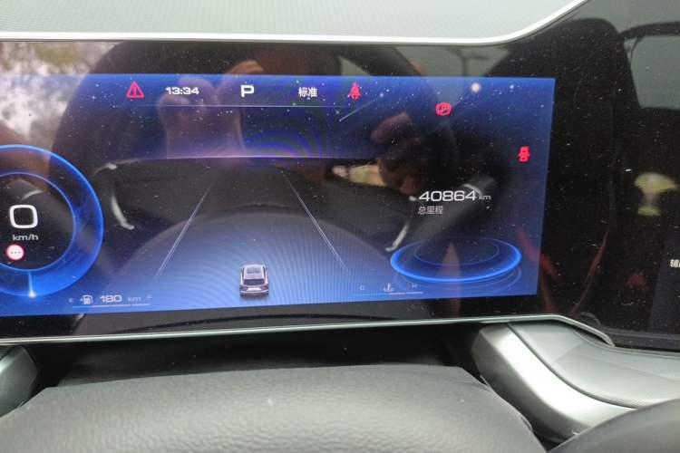 Used Haval XY 2022 2.0T Smart Edition Odometer Close Up