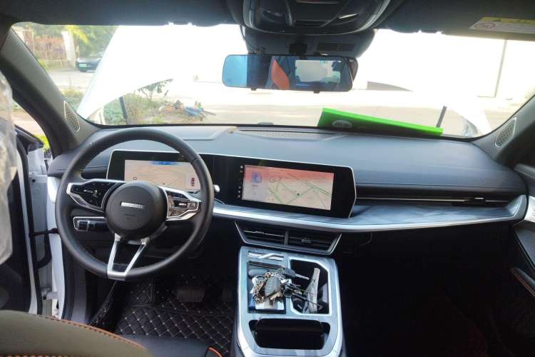 Used Haval XY 2022 1.5T Smart Edition Center Console