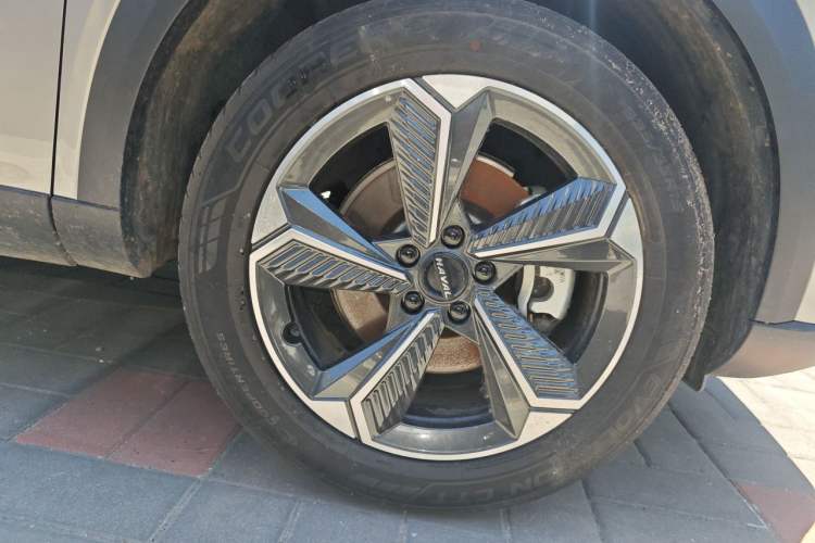 Used Haval XY 2023 2.0T ZhiZun All-Wheel Drive Edition Right Front Wheel Hub