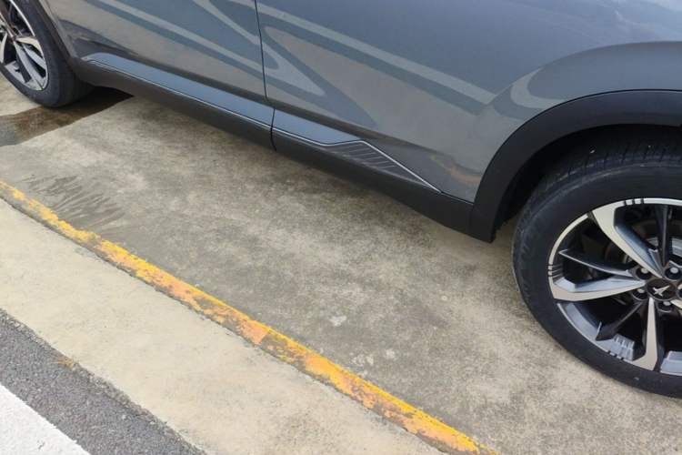 Used HEDMOS 06 2025 Model 520km Left Side Sill