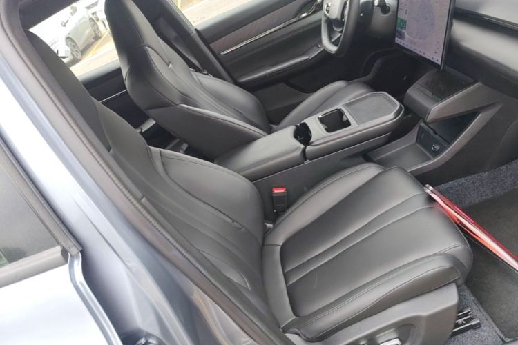 Used HEDMOS 06 2025 Model 520km Right Front Seat