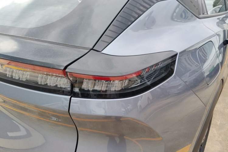 Used HEDMOS 06 2025 Model 520km Right Rear Taillight
