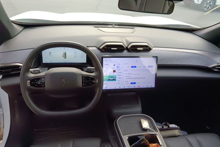 Used HEDMOS 06 2025 Model 520km Center Console