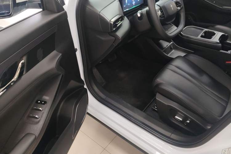 Used HEDMOS 06 2025 Model 520km Driver Seat