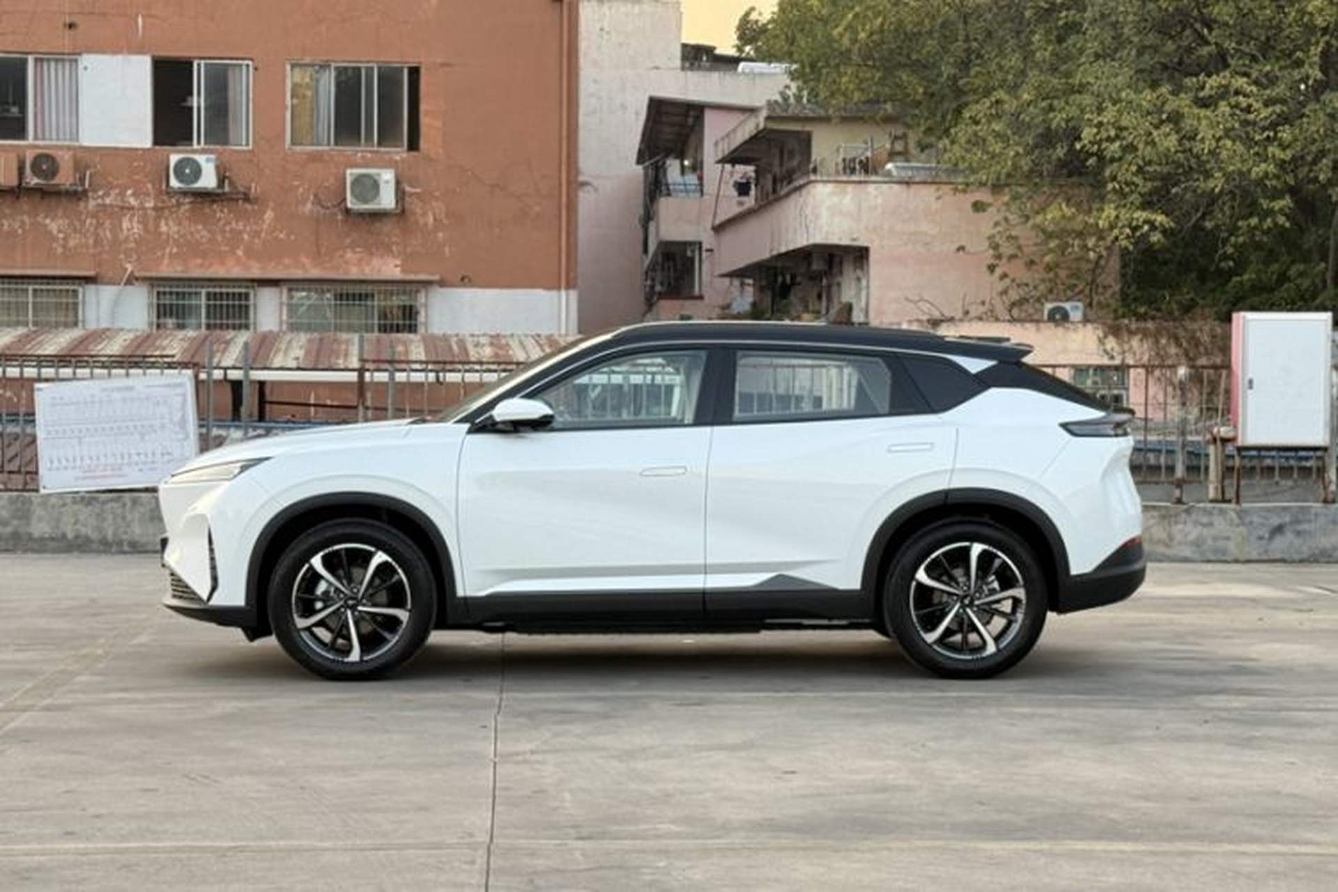 Used HEDMOS 06 2025 Model 520km Exterior 2
