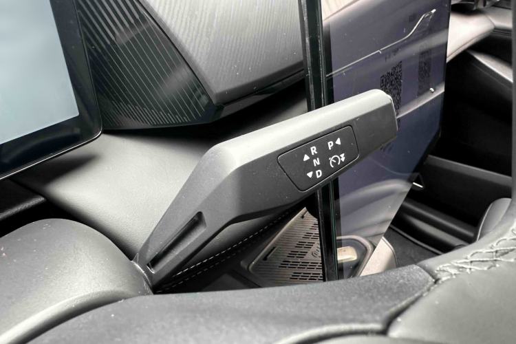 Used HEDMOS 06 2025 Model 520km Interior 1