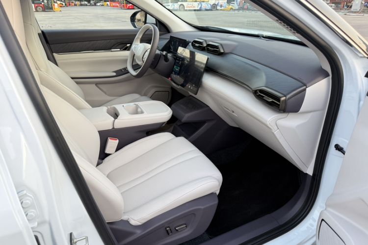 Used HEDMOS 06 2025 Model 520km Interior 2