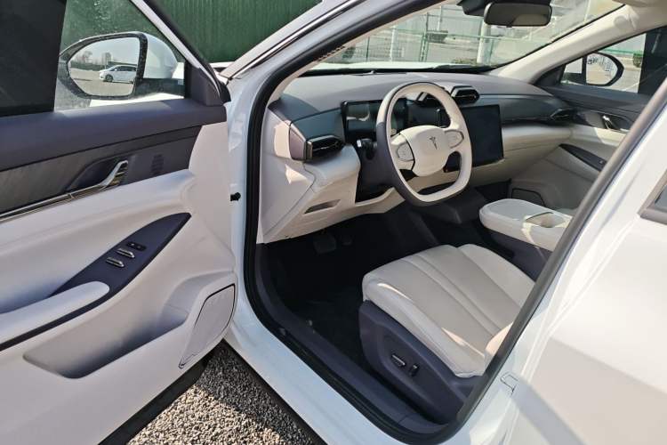 Used HEDMOS 06 2025 Model 520km Interior 3
