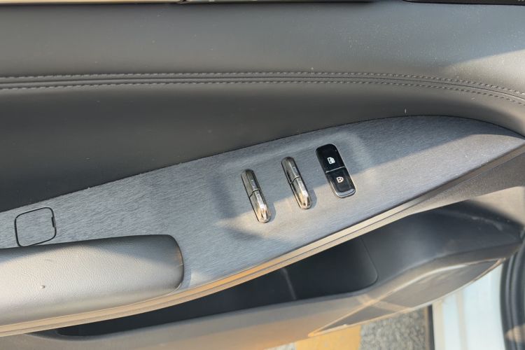 Used HEDMOS 06 2025 Model 520km Interior 4