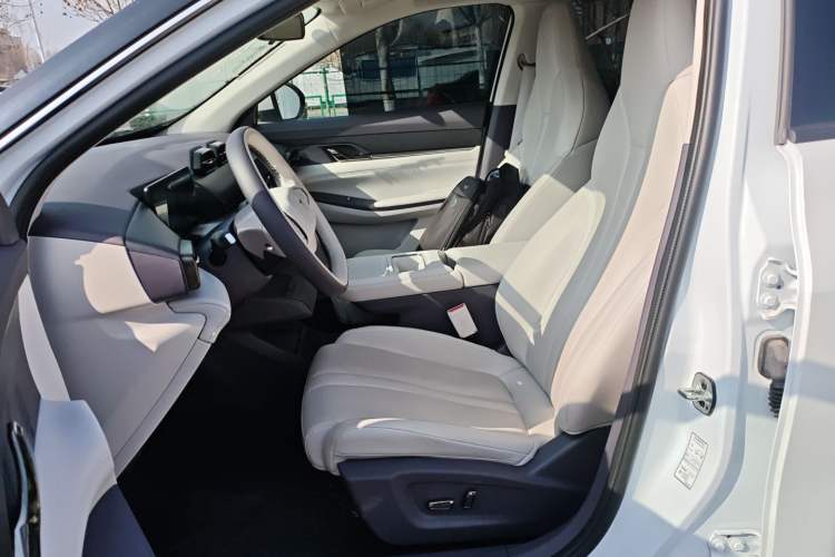 Used HEDMOS 06 2025 Model 520km Left Front Seat