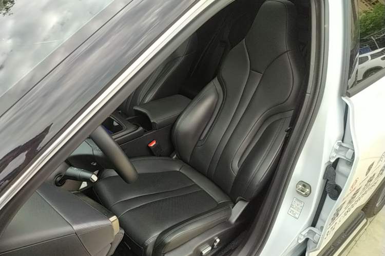 Used HEDMOS 06 2025 Model 520km Left Front Seat
