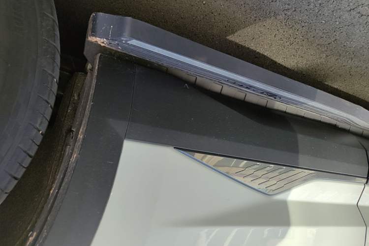 Used HEDMOS 06 2025 Model 520km Left Side Sill