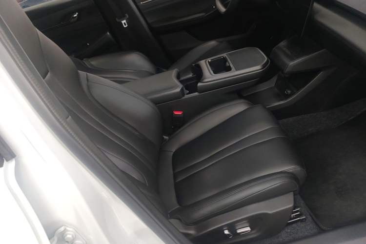 Used HEDMOS 06 2025 Model 520km Right Front Seat