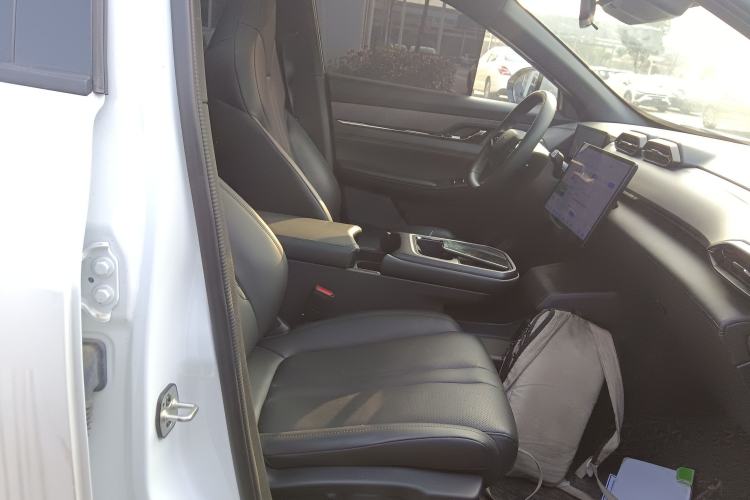Used HEDMOS 06 2025 Model 520km Right Front Seat