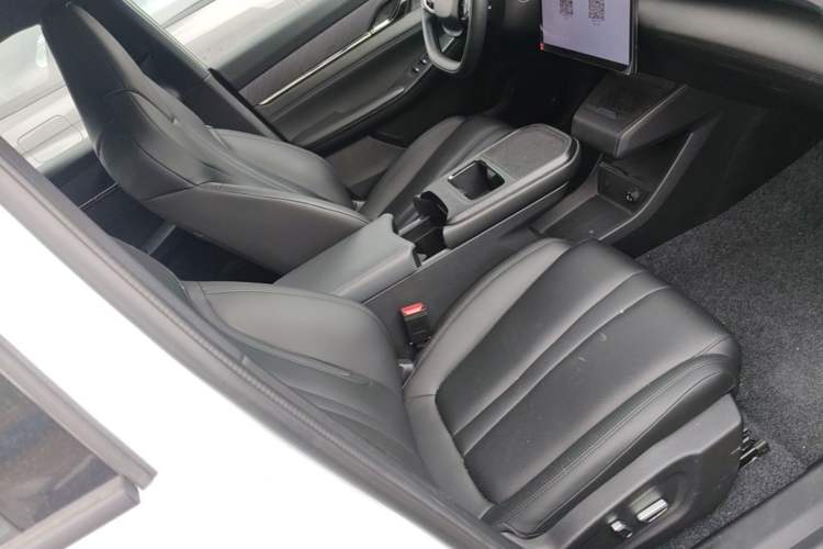 Used HEDMOS 06 2025 Model 520km Right Front Seat