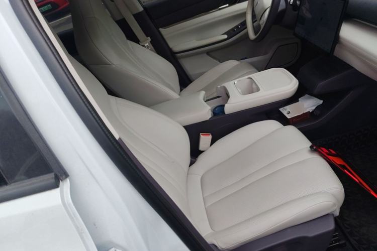 Used HEDMOS 06 2025 Model 520km Right Front Seat