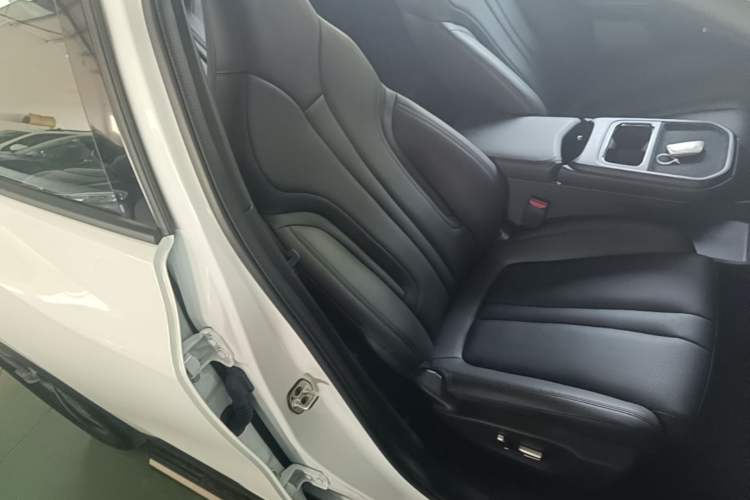 Used HEDMOS 06 2025 Model 520km Right Front Seat