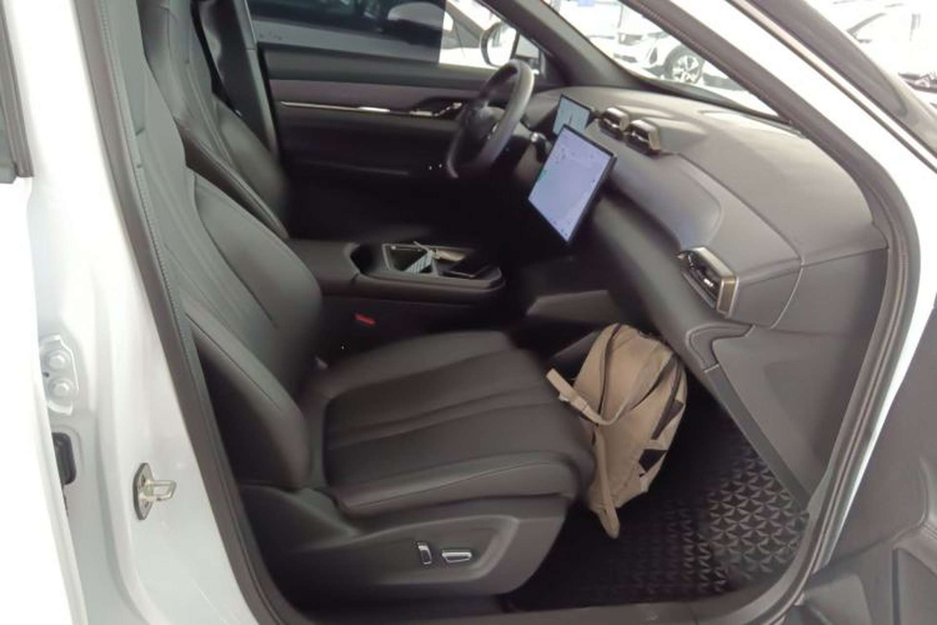Used HEDMOS 06 2025 Model 520km Right Front Seat