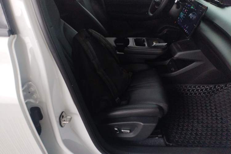 Used HEDMOS 06 2025 Model 520km Right Front Seat