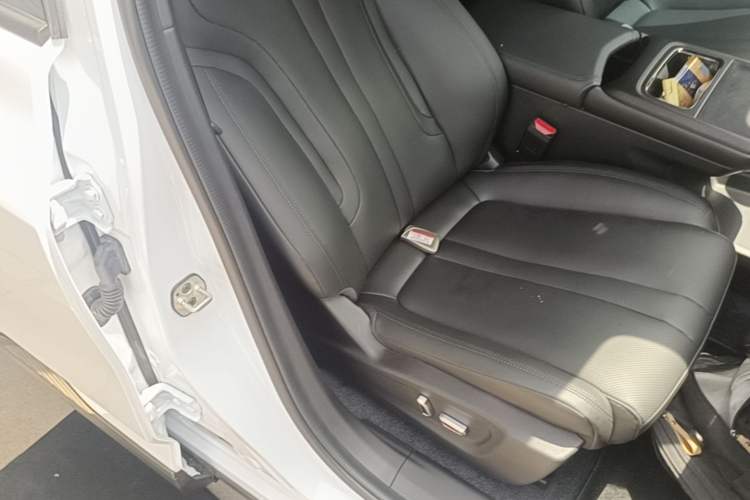 Used HEDMOS 06 2025 Model 520km Right Front Seat