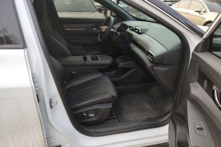 Used HEDMOS 06 2025 Model 520km Right Front Seat